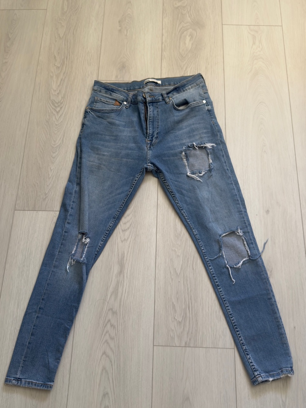 Zara men’s Distressed Blue Skinny Jeans